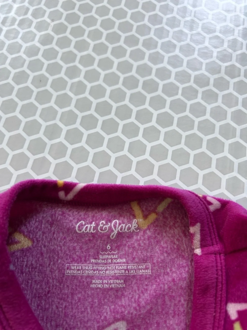 Cat & Jack Magenta Star-Print Kids Pajama Set. Size 6